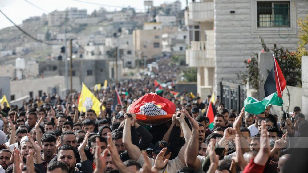 جماهير غفيرة تشييع جثامين الشهداء في رام الله وجنين