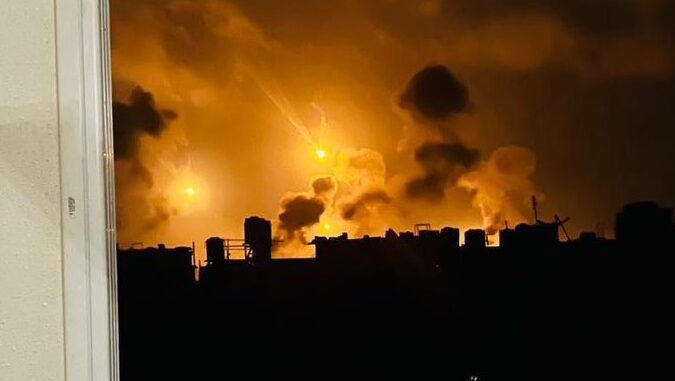 طائرات الاحتلال تستهدف شمال وشرق خان يونس بأحزمة نارية