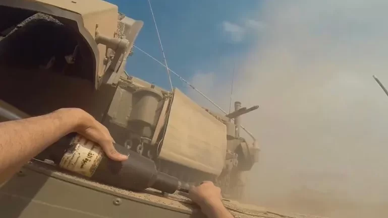 غزة: الاحتلال يعلن حصار خانيونس والمقاومة تخوض معارك ضارية