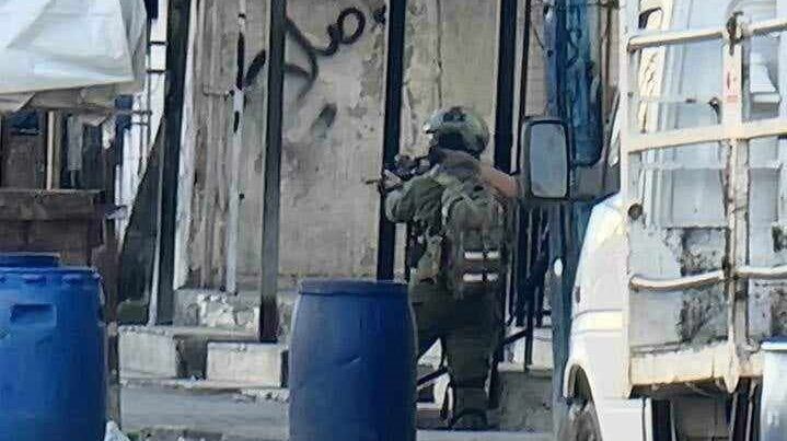 اقتحام مخيم عسكر