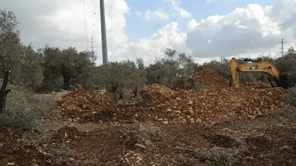 الاحتلال يواصل تجريف أراضٍ في كفل حارس غرب سلفيت