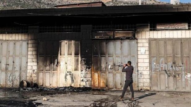 الإقتصاد: إغلاق 29% من المنشآت الاقتصادية وتراجع حجم العمالة بنسبة 41% بالضفة الغربية