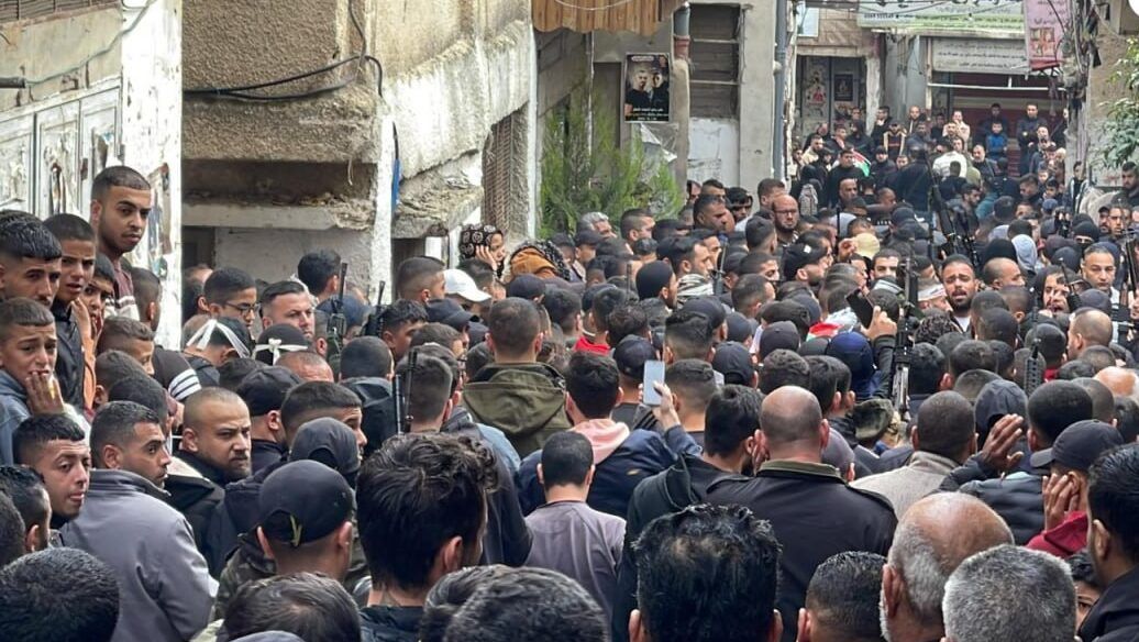 تشييع جثمان الشهيد عبد الناصر رياحي إلى مثواه الأخير في مخيم بلاطة