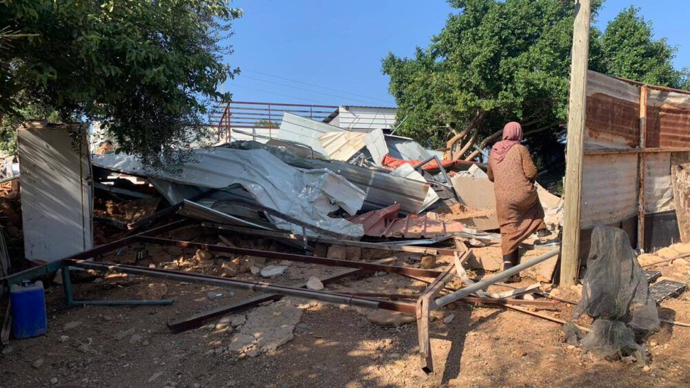 الاحتلال يشرع بهدم منازل في فروش بيت دجن شرق نابلس