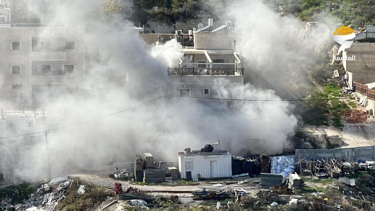 الاحتلال يفجر منزلي الشهيدين مراد وإبراهيم نمر في صور باهر جنوب القدس