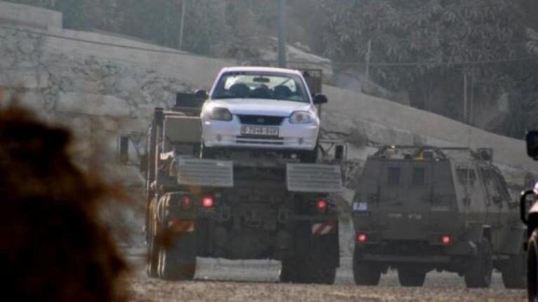 الاحتلال يداهم منازل في الخليل والظاهرية ويستولي على مركبات