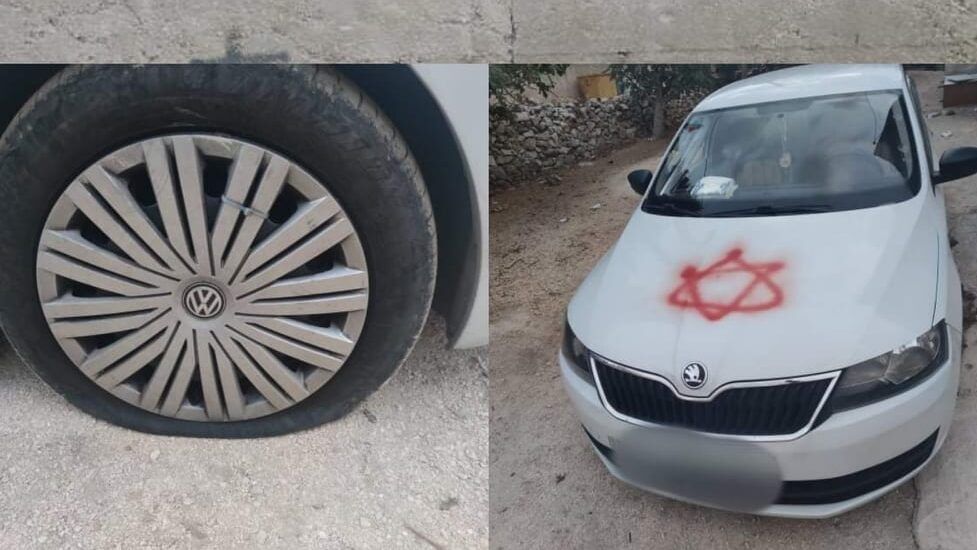 مستعمرون يعطبون إطارات مركبات معلمي مدرسة التوانة ويحطمون زجاجها