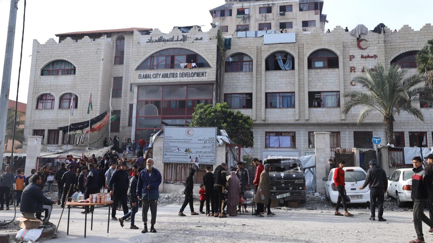 الاحتلال يشدد حصاره على مجمع ناصر ومستشفى الأمل في خان يونس