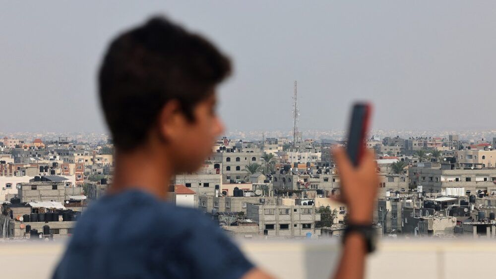 لليوم الثامن على التوالي.. انقطاع الاتصالات والانترنت عن قطاع غزة