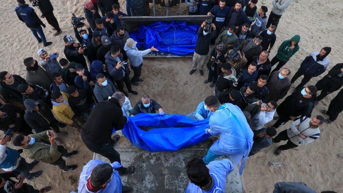 الإعلام الحكومي في غزة: "إسرائيل" سرقت جثامين شهداء بعد نبش قبورهم