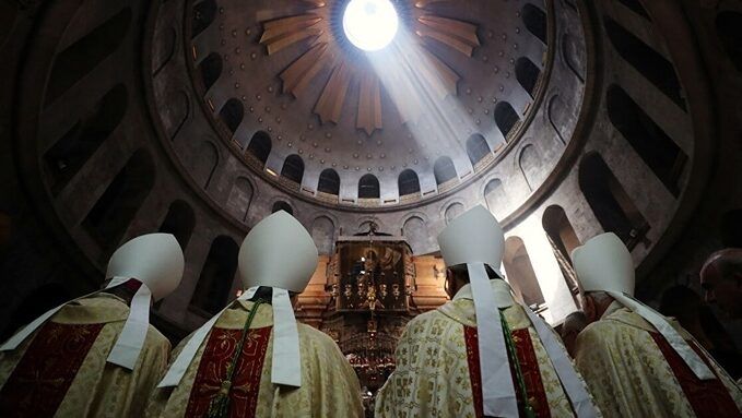 "طفل المغارة والسلام اليوم حزين" الكنائس المسيحية حسب التقويم الشرقي تبدأ احياء شعائرها الدينية بعيد الميلاد المجيد