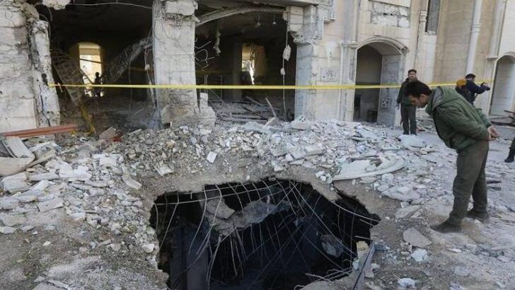 الاحتلال يستهدف مبنى سكنياً في حي المزة بدمشق