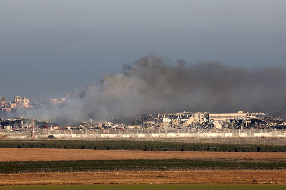 الهلال الأحمر الفلسطيني: وصول 7 مصابين لمستشفى الأمل إثر قصف إسرائيلي لمنزل في محيط المستشفى بخان يونس
