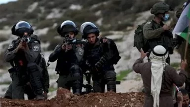 نادي الأسير: الاحتلال ينفذ سرقات ويستولي على أموال وذهب ومقتنيات من عائلات المعتقلين