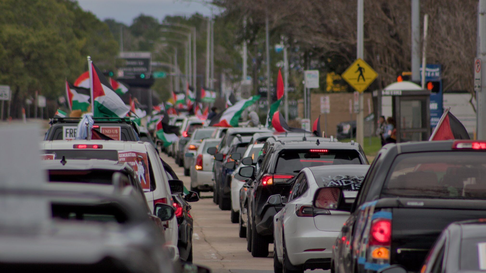 ناشطون يحتجون على استمرار العدوان على غزة أثناء زيارة الرئيس الأميركي ولاية كارولينا الجنوبية