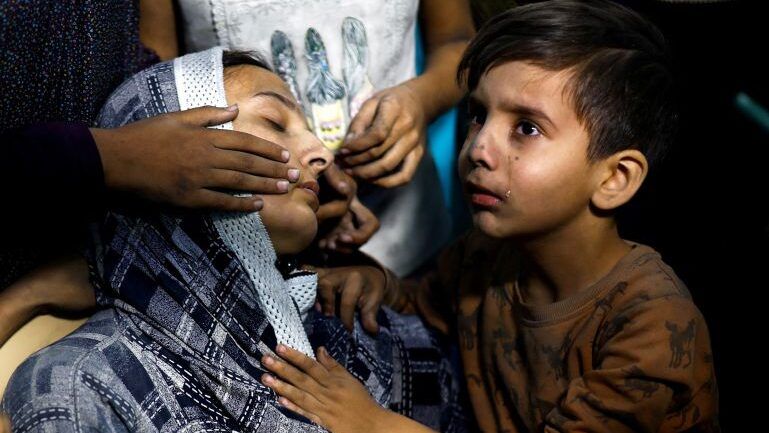 مركز "شمس" يحذر من التبعات والمخاطر النفسية على الأطفال نتيجة العدوان على غزة