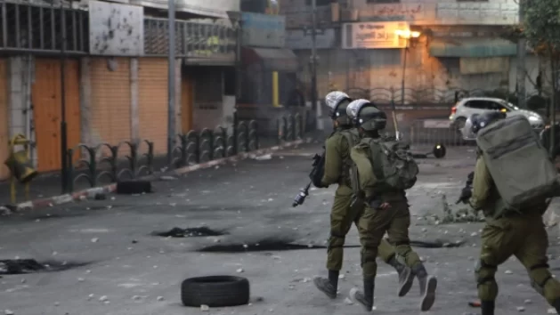 نابلس: 8 إصابات خلال مواجهات مع الاحتلال في مخيم عسكر