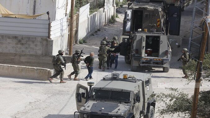 قوة خاصة إسرائيلية تختطف شاباً من وسط مدينة أريحا