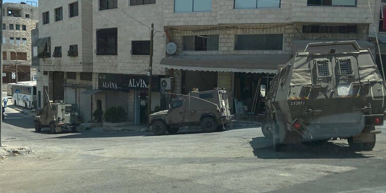 إصابة فتاة بجروح حرجة برصاص الاحتلال في دورا