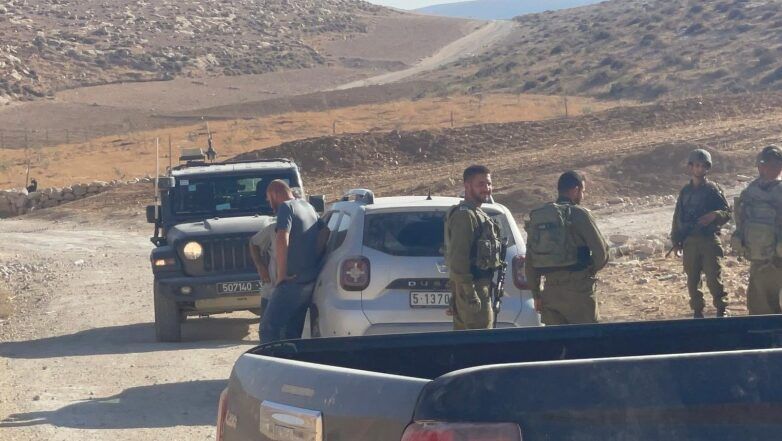 الاحتلال يشق طرقاًُ استيطانية على أراضي مسافر يطا