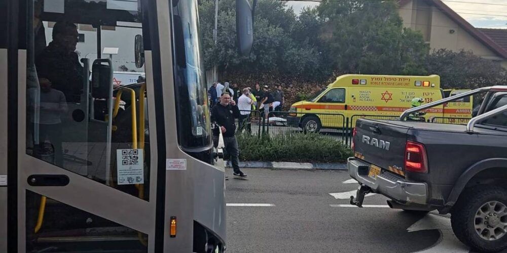 المنفذ بدّل 3 مركبات .. مقتل مستوطنة وإصابة 18 آخرين بينهم حالات خطرة في عملية مزدوجة شمال تل أبيب