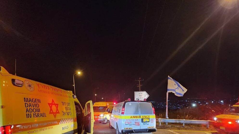 ارتقاء 3 فلسطينيين وإصابة إسرائيلي إثر عملية إطلاق نار في مستوطنة قرب الخليل