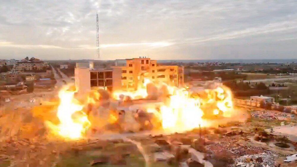 "التعليم العالي" تدين تفجير الاحتلال لجامعة الإسراء في غزة