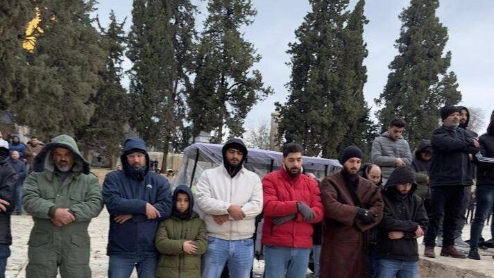12 ألفاً فقط يؤدون صلاة الجمعة في المسجد الأقصى بسبب إجراءات الاحتلال