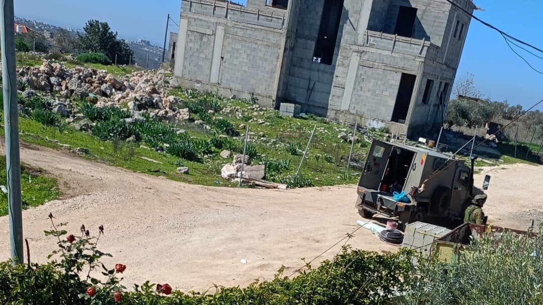 الاحتلال يستولي على معدات بناء في قراوة بني حسان
