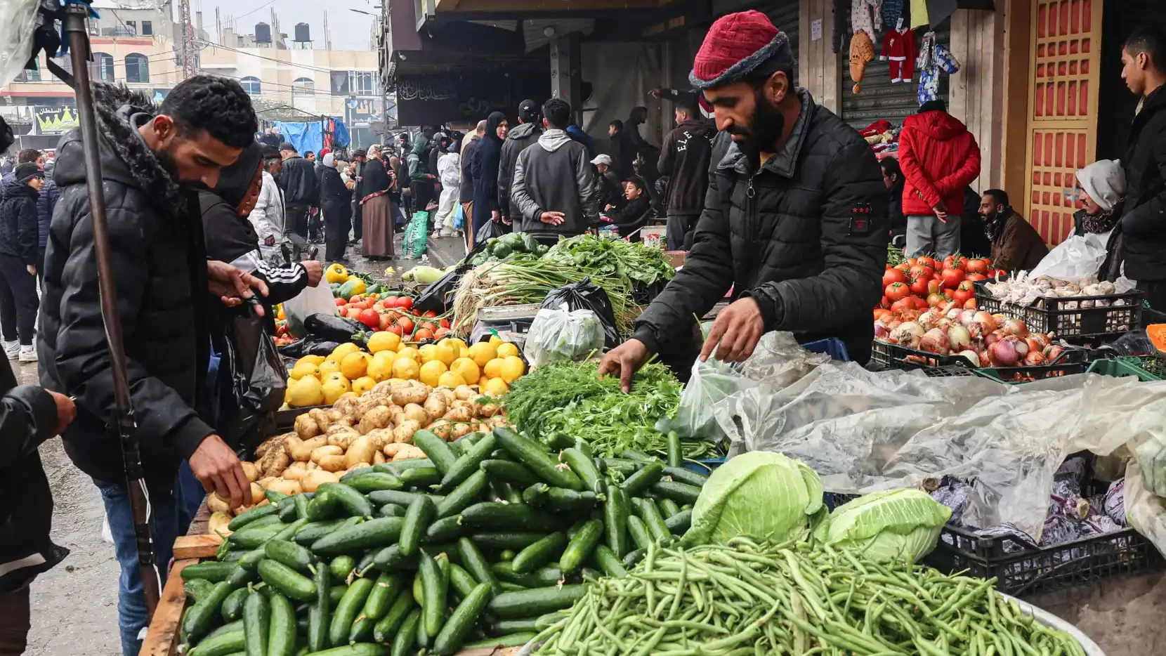جنون في أسعار المواد الغذائية في غزة
