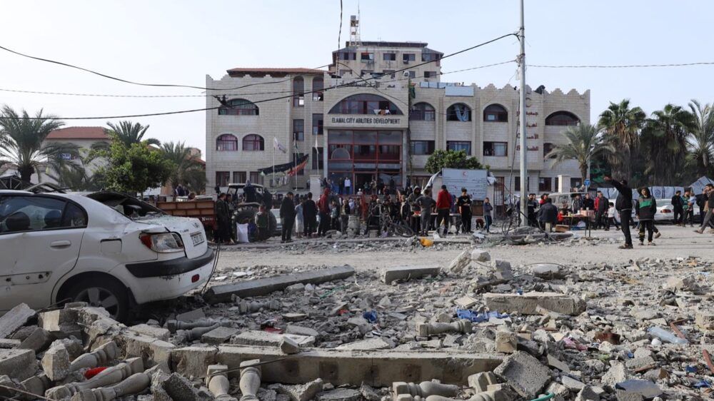 الهلال الأحمر: الاحتلال يقصف الطابق الثالث من مستشفى الأمل في خان يونس