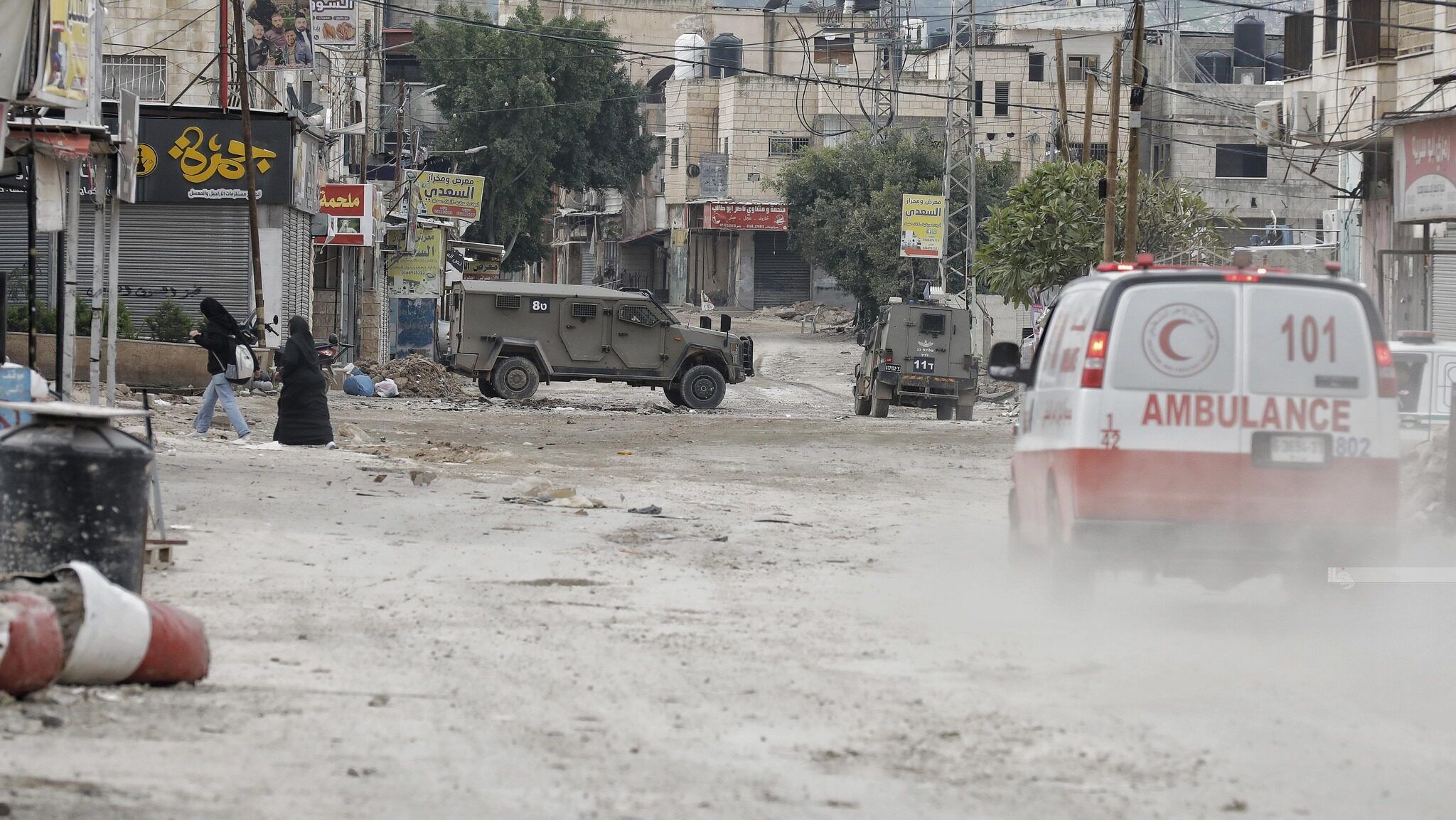 الاحتلال يقتحم مخيم جنين ويعتقل مواطنا