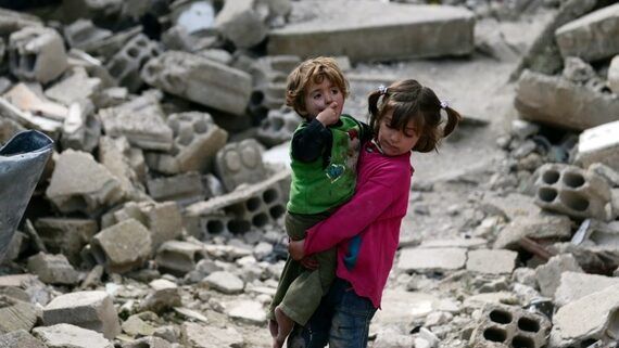 طبيب فرنسي غادر غزة مؤخرًا: الاحتلال يستهدف أرجل الأطفال حتى لا يتمكنوا من اللعب مرة أخرى