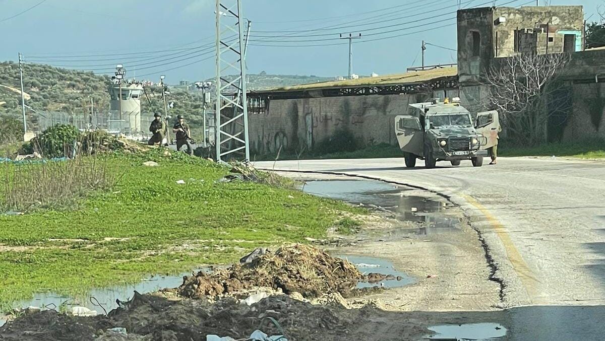 قوات الاحتلال تطلق النار على شاب شرق نابلس وتمنع اسعافه