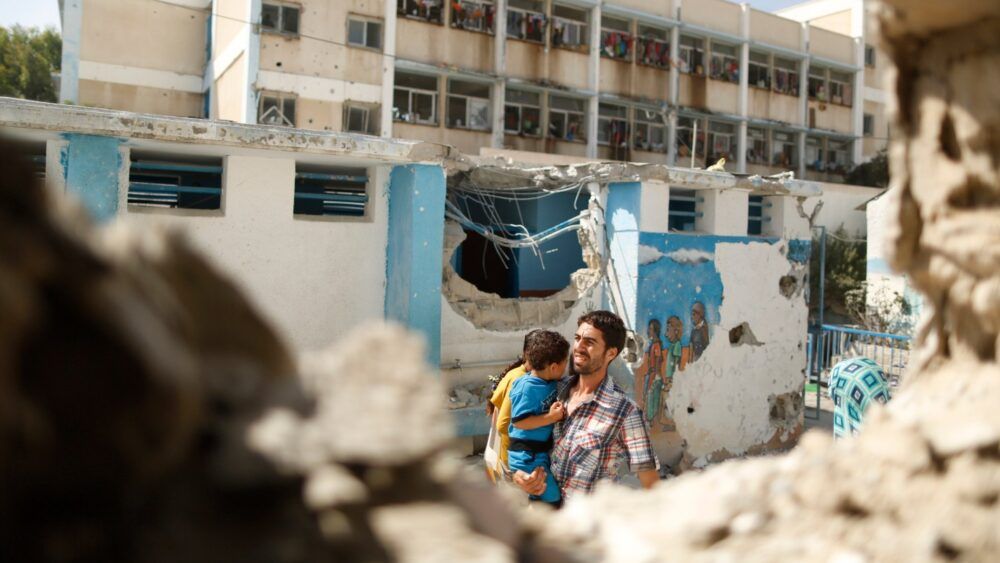 التربية والتعليم: 5424 طالباً استُشهدوا و408 مدارس تعرضت للقصف والتخريب منذ بداية العدوان على غزة