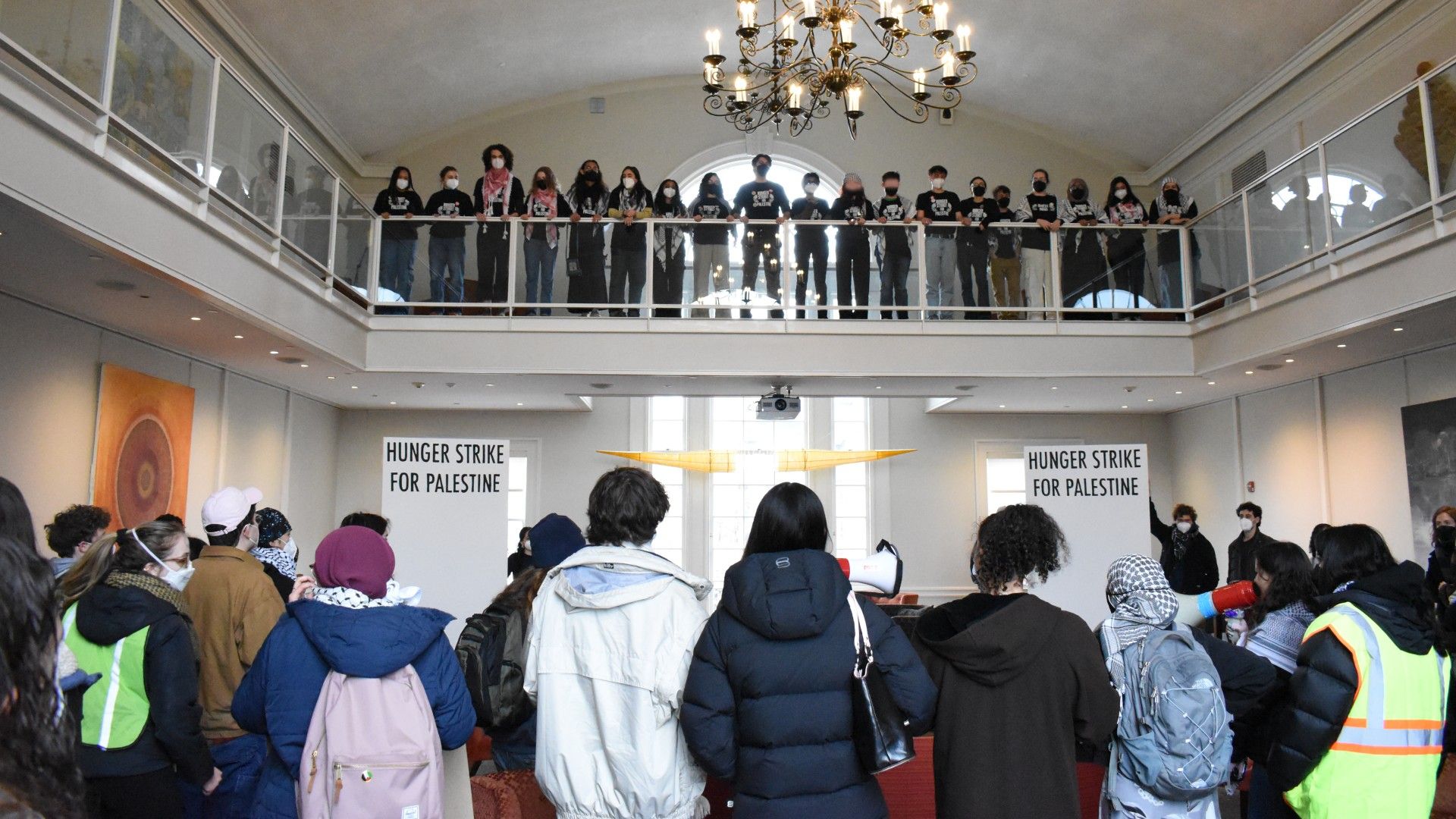 طلاب يضربون عن الطعام في جامعة "براون" للمطالبة بسحب الاستثمارات من إسرائيل