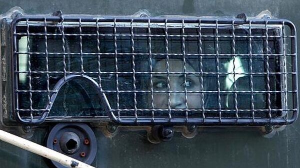 الاحتلال يفرج عن معتقلة من سجن (الدامون) ويرحلها إلى غزة