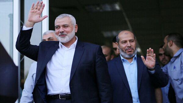 وفد من حماس برئاسة هنية يزور القاهرة اليوم للقاء رئيس جهاز المخابرات