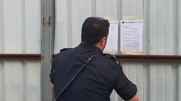 الشرطة الإسرائيلية تغلق محلين بالداخل المحتل