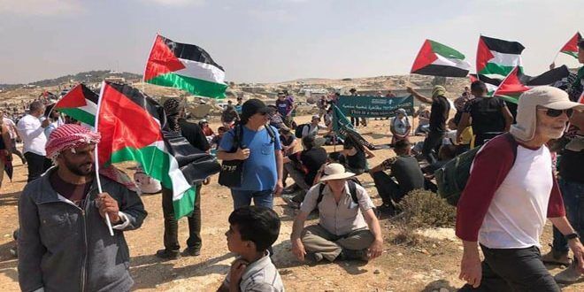 مسافر يطا: الاحتلال يقمع وقفة منددة باعتداءات المستوطنين ويعتقل أحد المتضامين