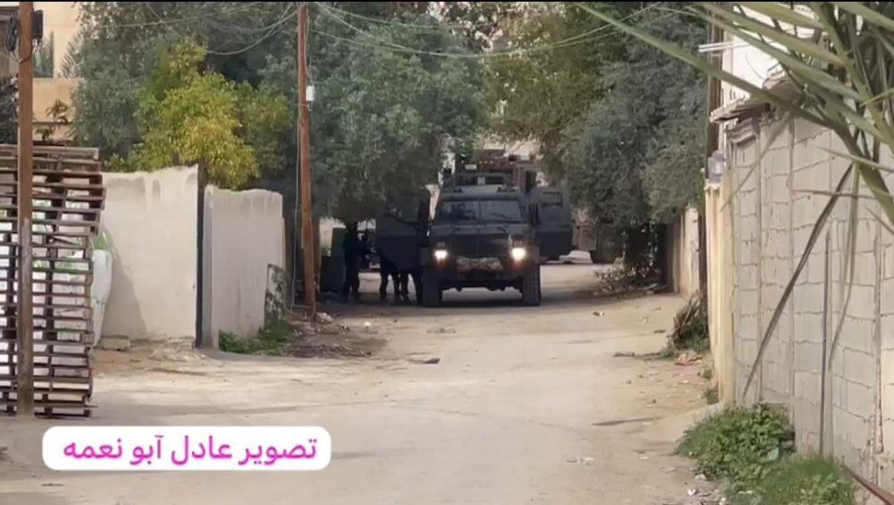 الاحتلال يعتقل أسيراً محرراً من مخيم عقبة جبر