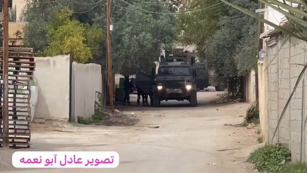 الاحتلال يعتقل أسيراً محرراً من مخيم عقبة جبر