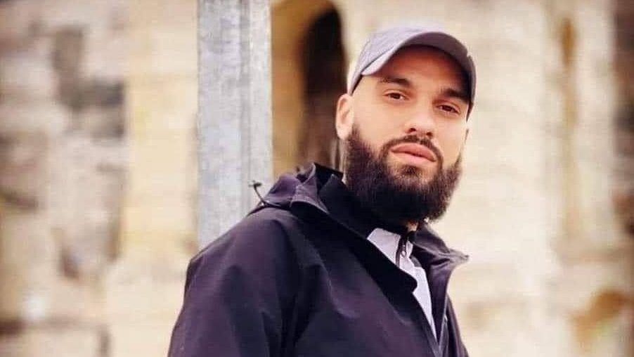 قوات الاحتلال تحاصر بناية في نابلس وتعتقل أسيراً محرراً