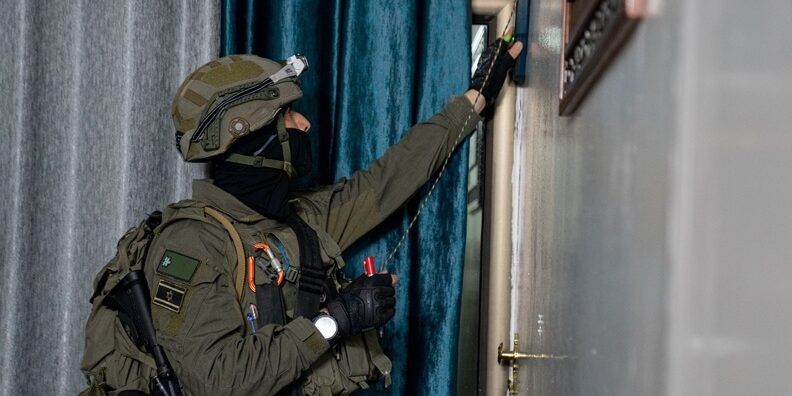 الاحتلال يأخذ قياسات منزل عائلة جمجوم في شعفاط تمهيدا لهدمه