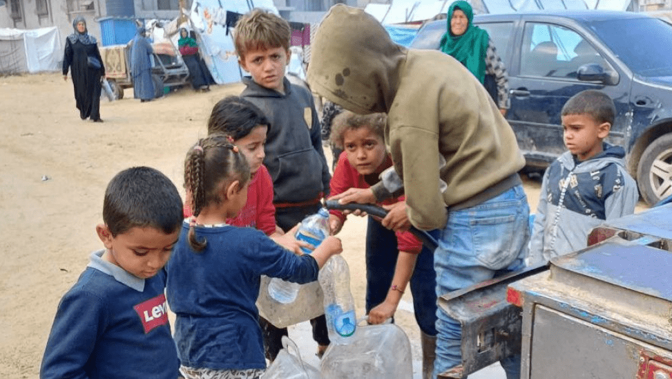 اليوم الوطني للبيئة.. 3 من بين 4 مواطنين يشربون مياه ملوثة شمال غزة