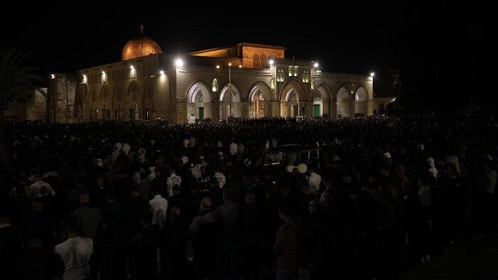 45 ألفاً يؤدون صلاتي العشاء والتراويح في المسجد الأقصى المبارك رغد تشديدات الاحتلال