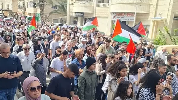 الداخل المحتل: انطلاق مسيرة يوم الأرض في ديرحنا بمشاركة الآلاف