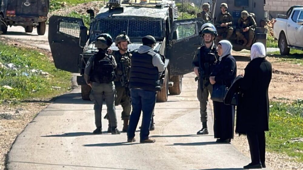 الاحتلال يقتحم منطقة التعاون العلوي في نابلس وتشرع بهدم عدة منازل