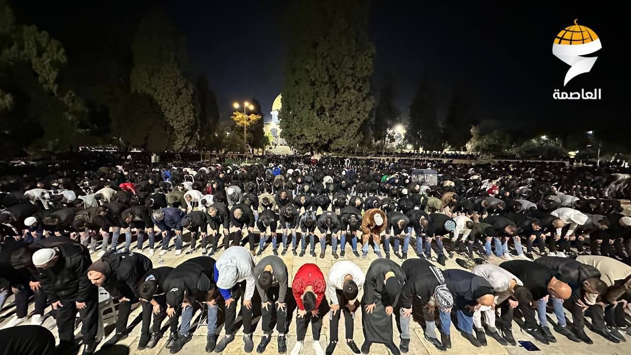 70 ألفاً يؤدون صلاتي العشاء والتراويح في المسجد الأقصى المبارك