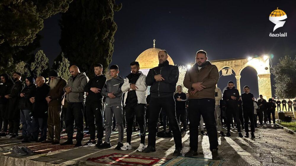 في ليلة رمضان العاشرة.. 30 ألف مصل يؤدون العشاء والتراويح في المسجد الأقصى المبارك